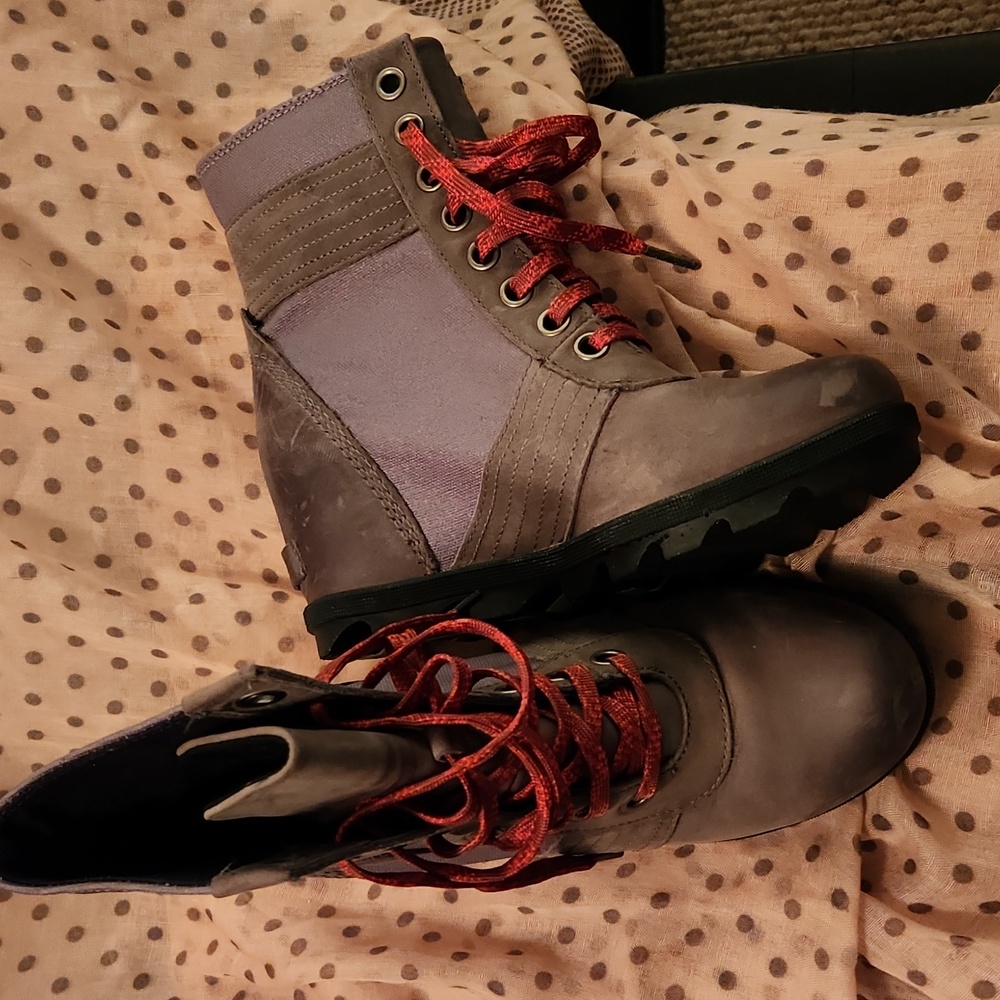 Sorel wedge leather/canvas boots